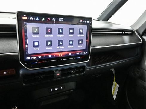 New 2025 Volkswagen ID. Buzz Pro S image 16