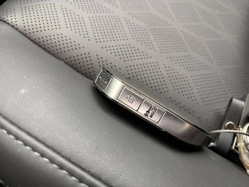 Used 2026 Kia Carnival FWD image 22