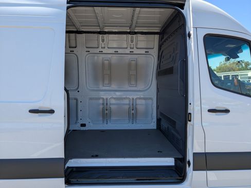 Used 2025 Mercedes-Benz Sprinter 2500 image 16
