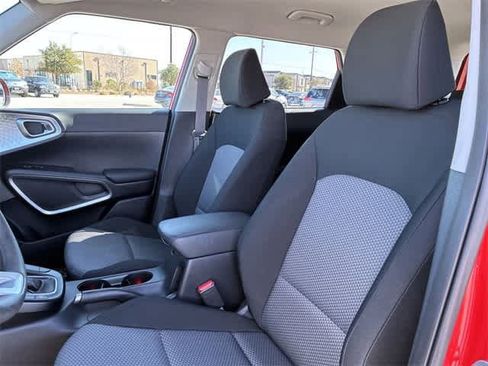 Used 2022 Kia Soul LX image 16