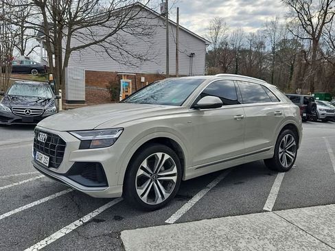 Used 2022 Audi Q8 Premium Plus image 3