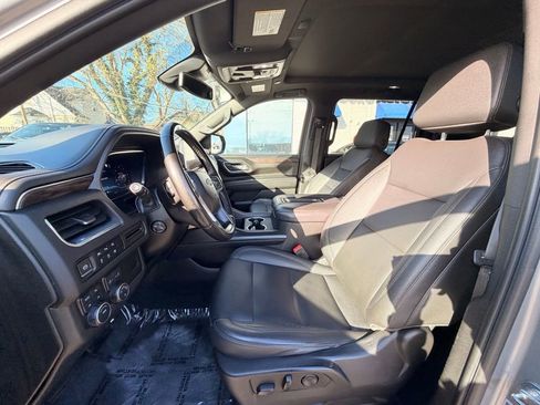 Used 2023 Chevrolet Suburban Z71 w/ Luxury Package AWD/4WD image 9