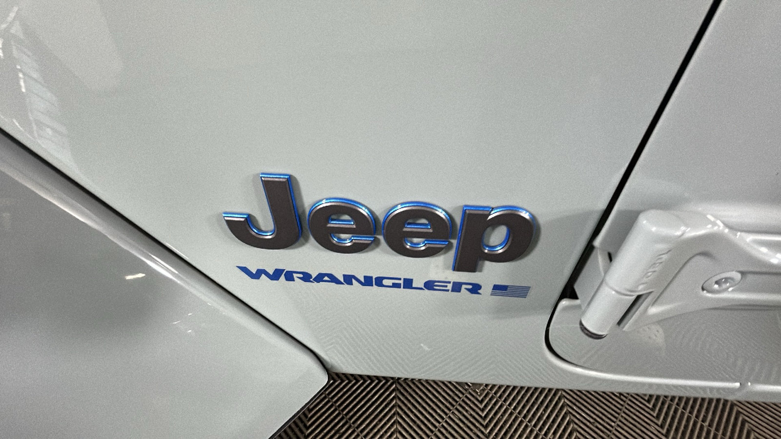 Used 2024 Jeep Wrangler Unlimited w/ Convenience Group AWD/4WD image 11