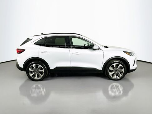 Used 2025 Ford Escape Platinum image 9