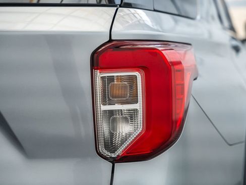 Used 2020 Ford Explorer XLT w/ Equipment Group 202A AWD/4WD image 8