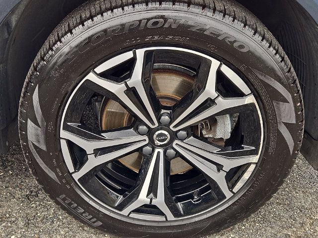Used 2022 Volvo XC60 B5 Momentum w/ Climate Package AWD/4WD image 8