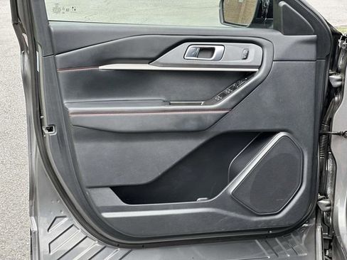 Used 2025 Ford Explorer ST-Line w/ ST-Line Street Pack AWD/4WD image 9
