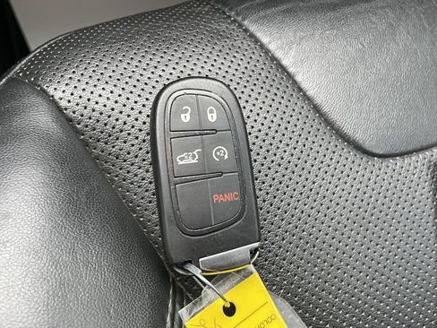 Used 2020 Jeep Cherokee Limited image 33