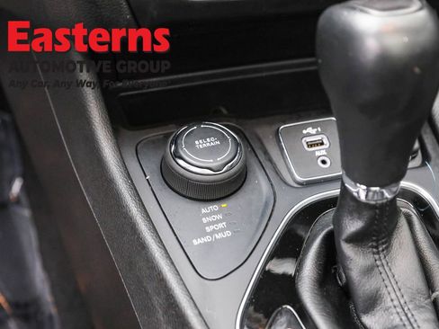 Used 2021 Jeep Cherokee Limited image 21