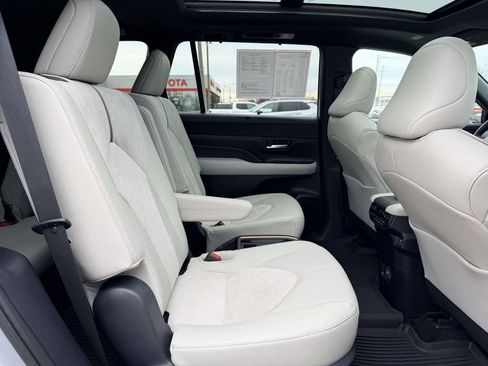 Certified 2025 Toyota Grand Highlander AWD Hybrid image 14