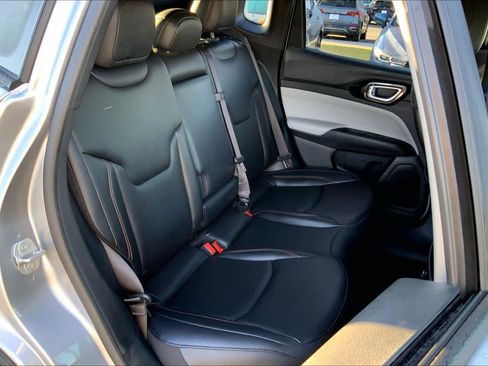 Used 2024 Jeep Compass Limited image 18