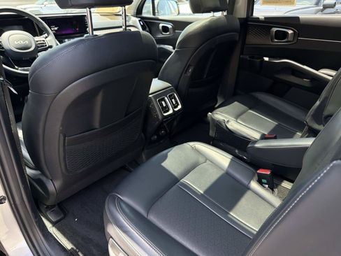Used 2023 Kia Sorento EX w/ Panoramic Sunroof Package FWD image 11