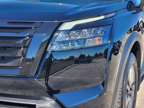 New 2025 Nissan Pathfinder SV image 5