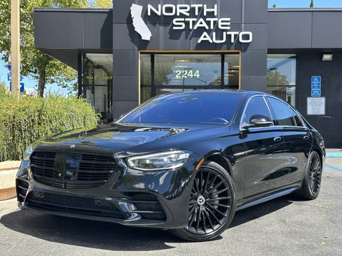 Used 2022 Mercedes-Benz S 500 4MATIC w/ AMG Line Package image 2