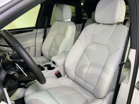 New 2026 Porsche Macan image 16