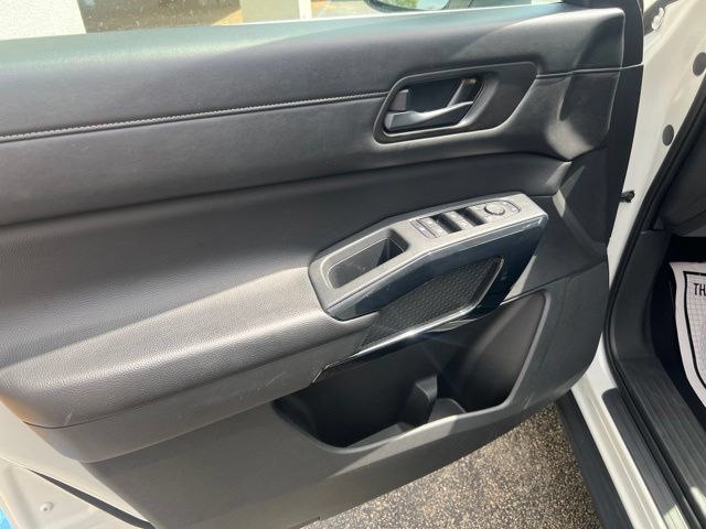 Used 2024 Nissan Pathfinder SV FWD image 13