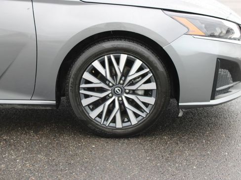 Used 2024 Nissan Altima 2.5 SV image 12