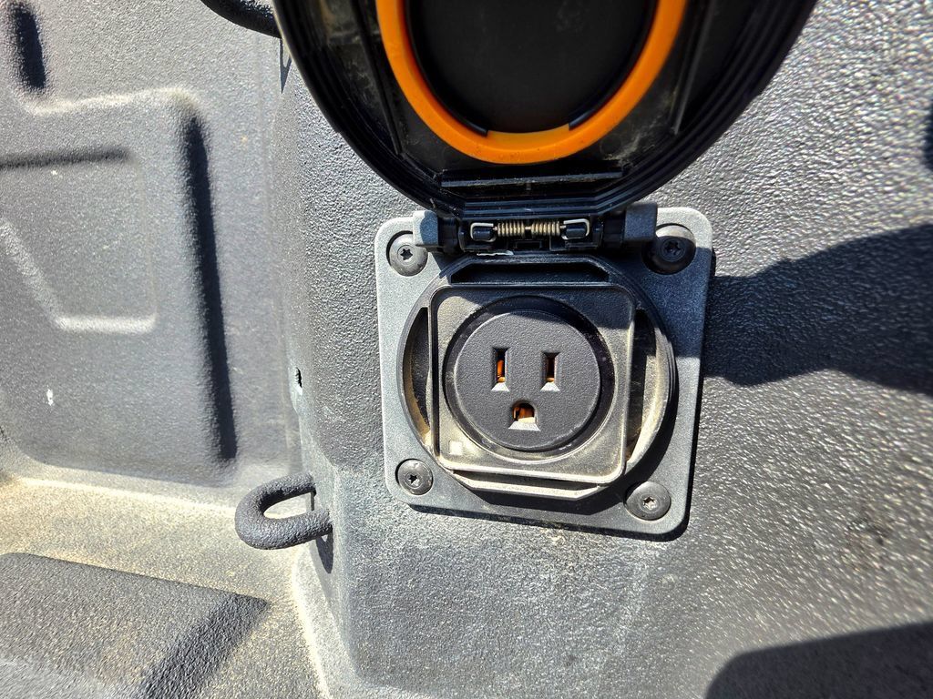 Used 2023 Chevrolet Silverado 1500 LTZ AWD/4WD image 9