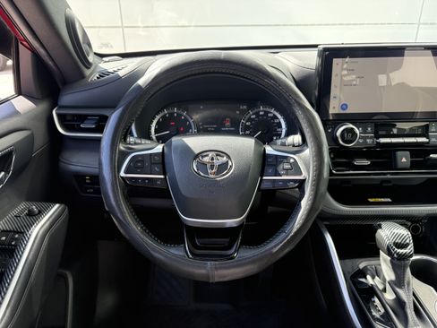 Used 2023 Toyota Highlander XSE FWD image 18