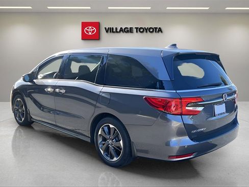 Used 2023 Honda Odyssey Elite image 3