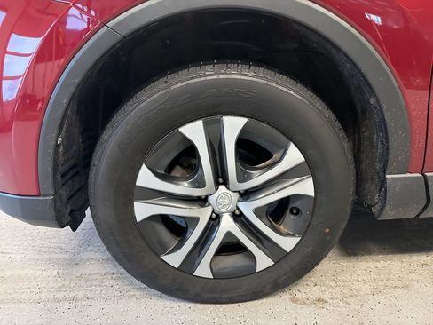 Used 2018 Toyota RAV4 LE image 16