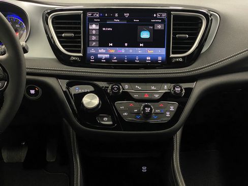 New 2026 Chrysler Pacifica Limited w/ S Appearance Package AWD/4WD image 9