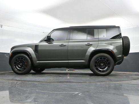 Used 2025 Land Rover Defender 110 AWD/4WD image 46