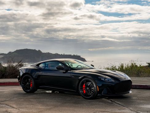 Used 2023 Aston Martin DBS Coupe RWD image 28