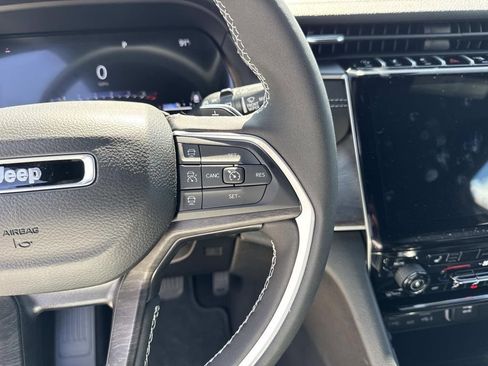 New 2025 Jeep Grand Cherokee Limited w/ Black Appearance Package image 43