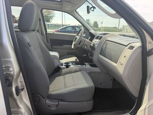 Used 2010 Ford Escape XLT AWD/4WD image 6