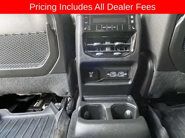 Used 2023 Jeep Grand Cherokee L Limited w/ Luxury Tech Group II AWD/4WD image 17