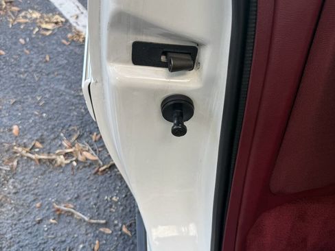 Used 1990 Buick Reatta Convertible image 22