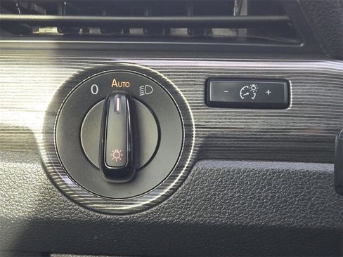 Used 2021 Volkswagen Passat 2.0T R-Line image 23