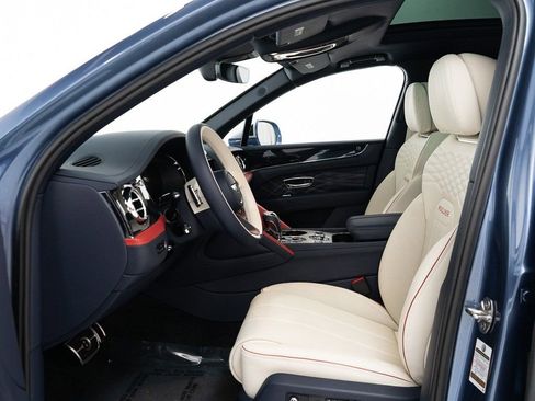 Used 2025 Bentley Bentayga Mulliner image 15
