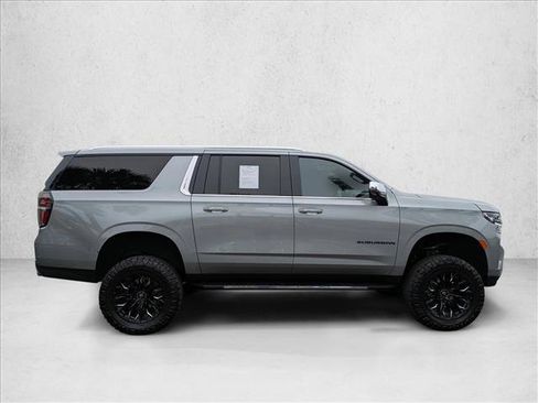 Used 2024 Chevrolet Suburban Premier image 4