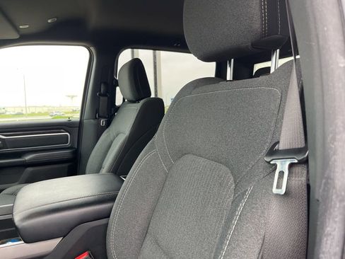 Used 2020 RAM 1500 4x4 Crew Cab image 9