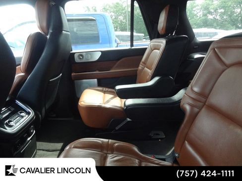 Used 2019 Lincoln Navigator Reserve AWD/4WD image 7