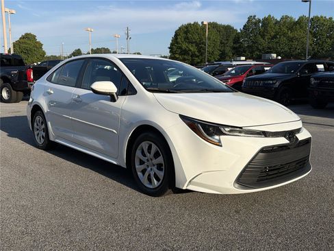 Used 2024 Toyota Corolla LE FWD image 3