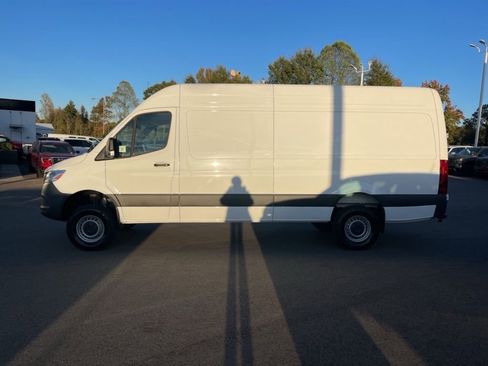 Used 2025 Mercedes-Benz Sprinter 2500 image 2