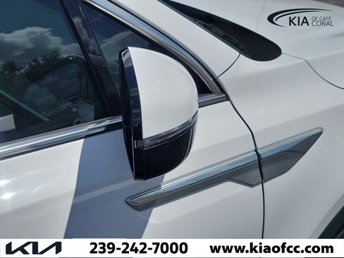 Certified 2024 Kia Sorento SX FWD image 8
