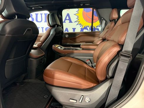 New 2026 Lincoln Navigator Reserve AWD/4WD image 16