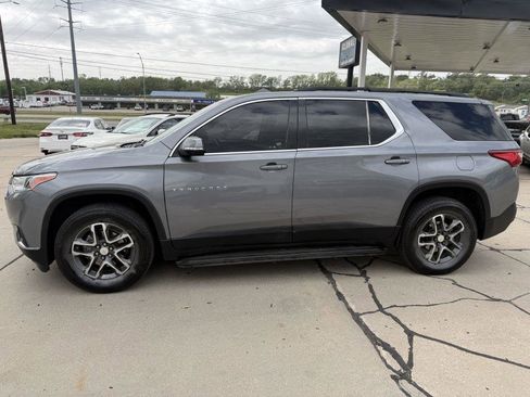 Used 2020 Chevrolet Traverse LT w/ Driver Confidence II Package AWD/4WD image 4