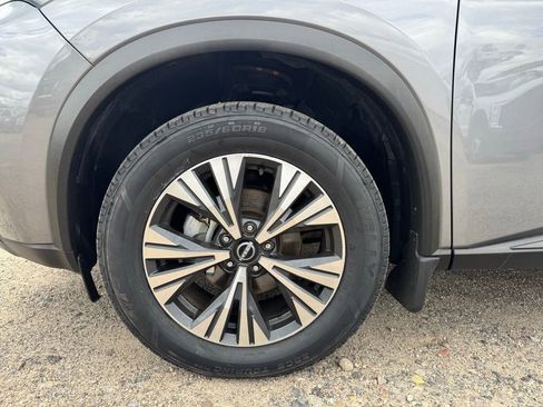 Used 2023 Nissan Rogue SV image 9