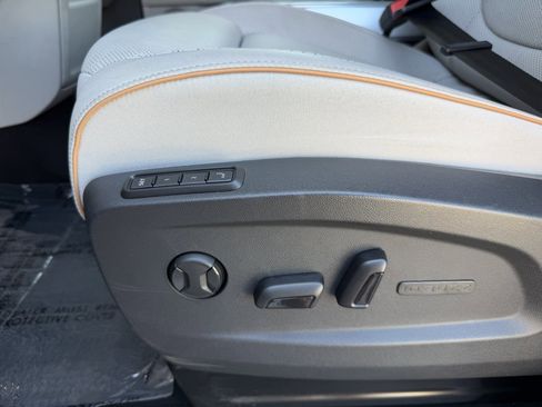 Used 2025 Volkswagen ID. Buzz Pro S Plus AWD/4WD image 32