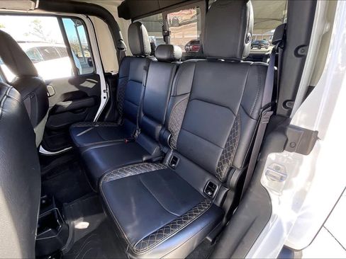 Certified 2023 Jeep Gladiator Overland image 38