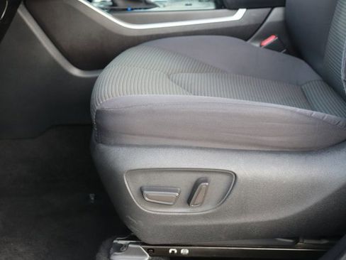 Used 2022 Toyota Highlander LE image 11