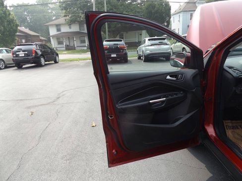 Used 2018 Ford Escape SE w/ SE Sync 3 Package AWD/4WD image 17