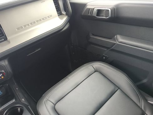 New 2025 Ford Bronco Outer Banks w/ Black Appearance Package image 47