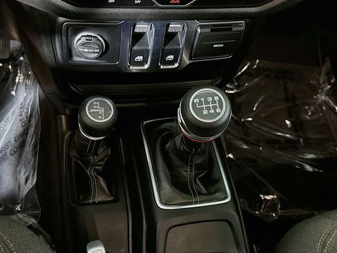 Used 2025 Jeep Wrangler Sport AWD/4WD image 8
