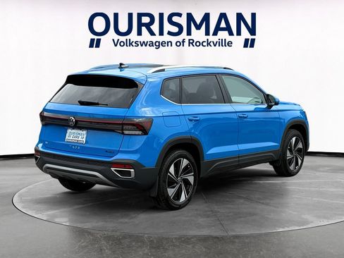 Used 2025 Volkswagen Taos SE w/ Panoramic Sunroof Package AWD/4WD image 6